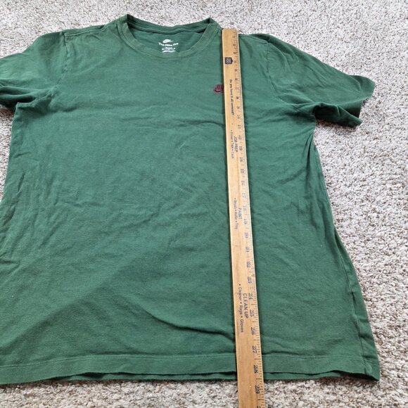 Nike Sportswear T-Shirt Mens XL Green Burgundy Red Swoosh Short Slv Holiday Read - Picture 6 of 7